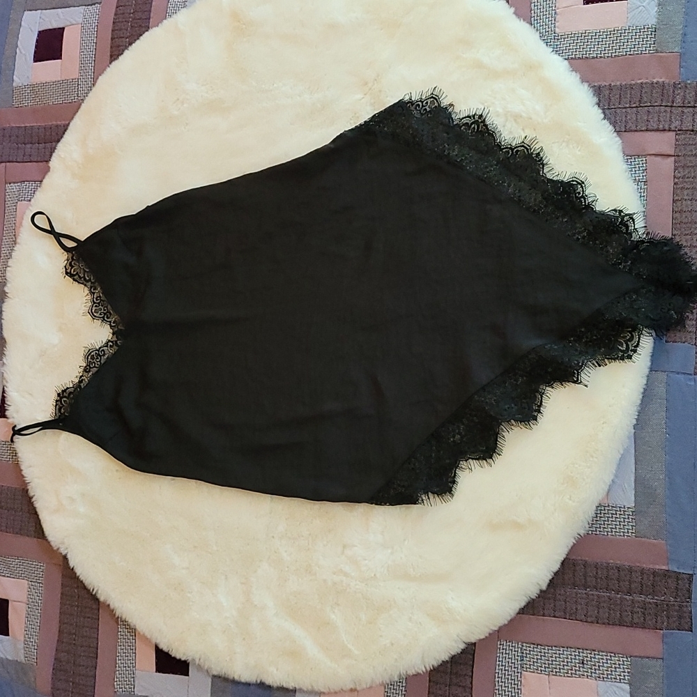 Out From Under Black Lace Chemise Sharkbite V Hem Nightgown X-Small